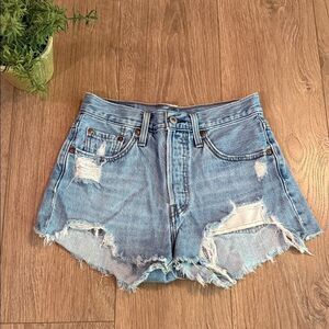 LEVIS 501 DISTRESSED JEAN SHORTS SIZE 25